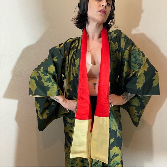 perfect shades of green foliage anoint your limbs with this true antique kimono - Picture 2 of 16